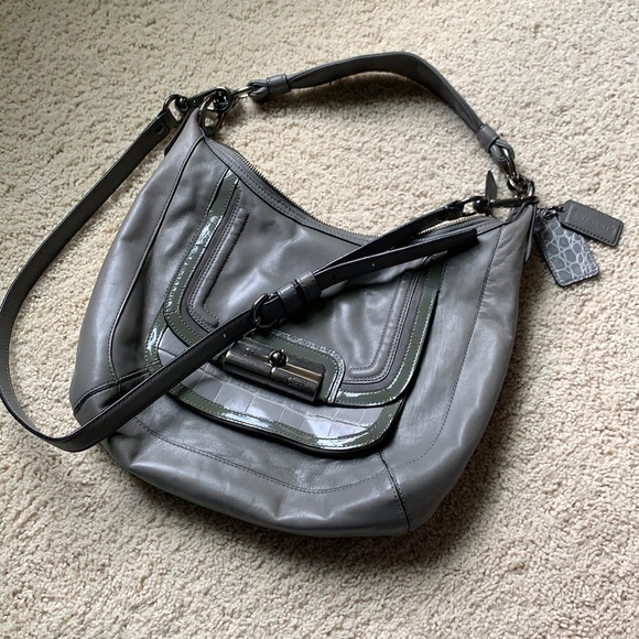 Classic Coach Hobo/Crossbody - Picture 2 of 6